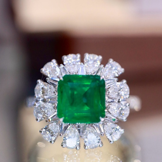 14k Gold 2.75 Ctw Vivid Green Natural Emerald & Diamond Ring