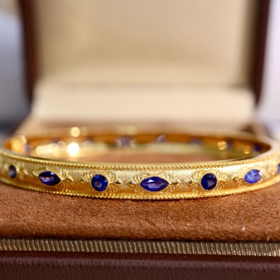 14k Gold 2.8 Ct Natural Sapphire Bangle