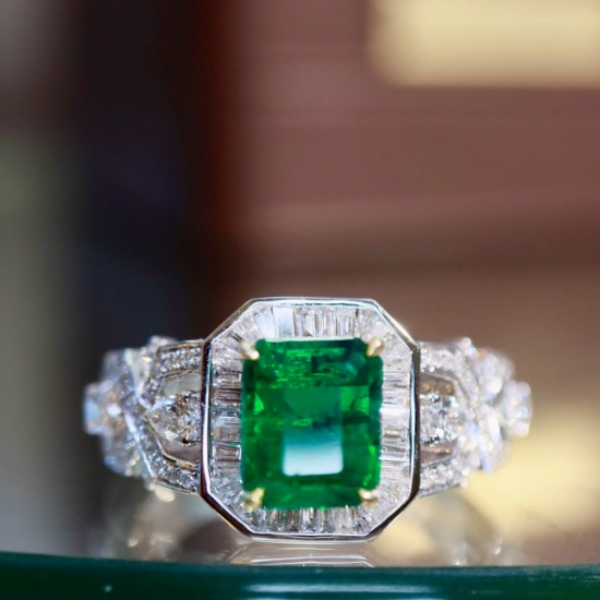 14k Gold 2.17 Ctw Vivid Green Natural Emerald & Diamond Ring