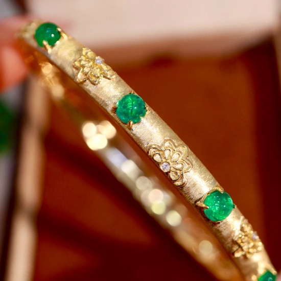 14k Gold 2.44 Ctw Natural Emerald & Diamond Bangle