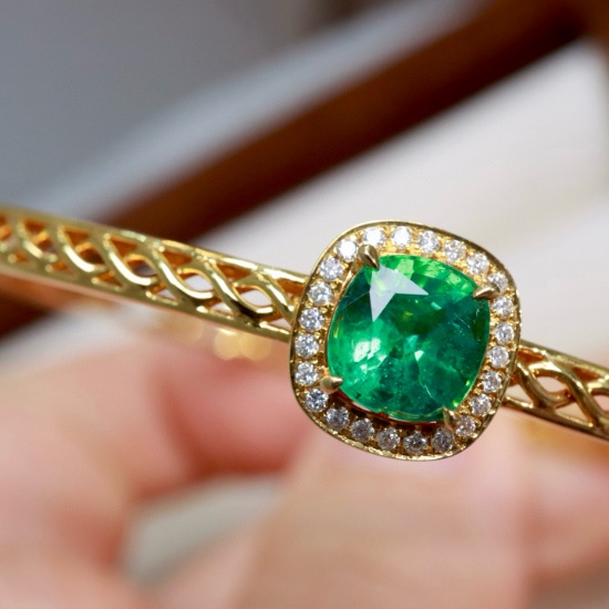 14k Gold 1.5 Ct Vivid Green Natural Emerald & Diamond Bangle