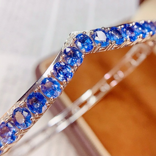 14k Gold 7.68 Ct Natural Sapphire & Diamond Bangle