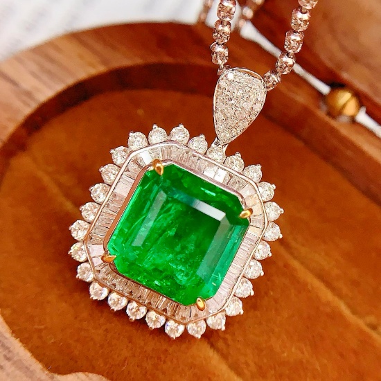 14k Gold 4.87 Ct Vivid Green Natural Emerald & Diamond Pendant( Without Chain )