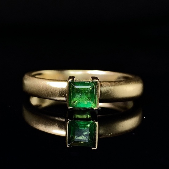14k Gold 0.22 Ct Vivid Green Natural Emerald Ring