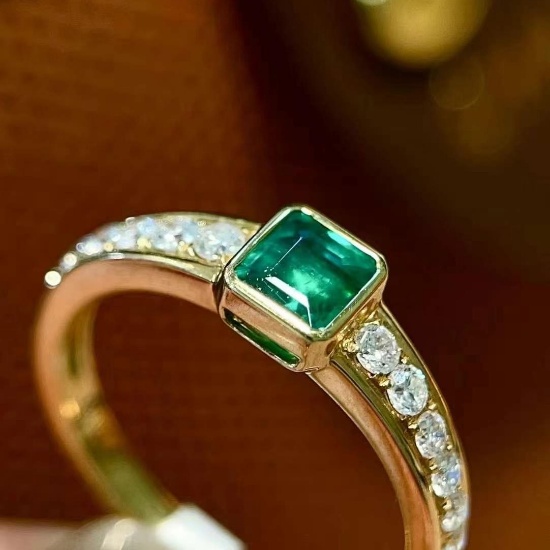14k Gold 1.1 Ctw Vivid Green Natural Emerald & Diamond Ring