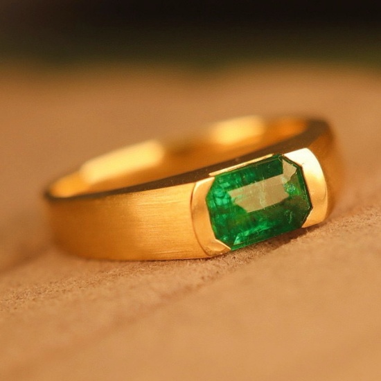 14k Gold 1.37 Ct Vivid Green Natural Emerald Ring