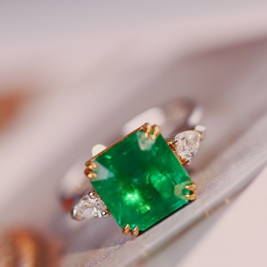 14k Gold 3.78 Ctw Vivid Green Natural Emerald & Diamond Ring