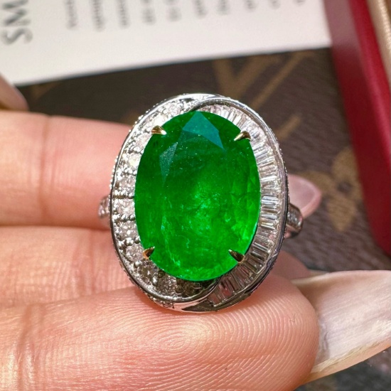 14k Gold 4.09 Ct Vivid Green Natural Emerald & Diamond Ring
