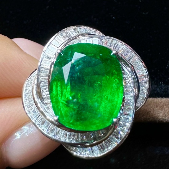 14k Gold 4.84 Ctw Vivid Green Natural Emerald & Diamond Ring