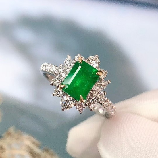 14k Gold 1.97 Ctw Vivid Green Natural Emerald & Diamond Ring