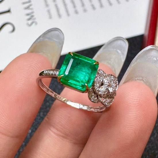 14k Gold 1.9 Ct Natural Emerald & Diamond Ring