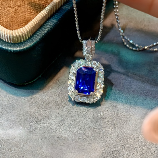 14k Gold 1.75 Ctw Natural Sapphire & Diamond Pendant( Without Chain )