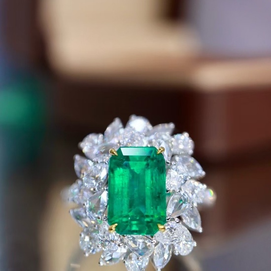 14k Gold 4.16 Ctw Natural Emerald & Diamond Ring