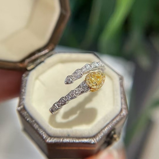 14k Gold 0.35 Ct Natural Color Diamond Ring
