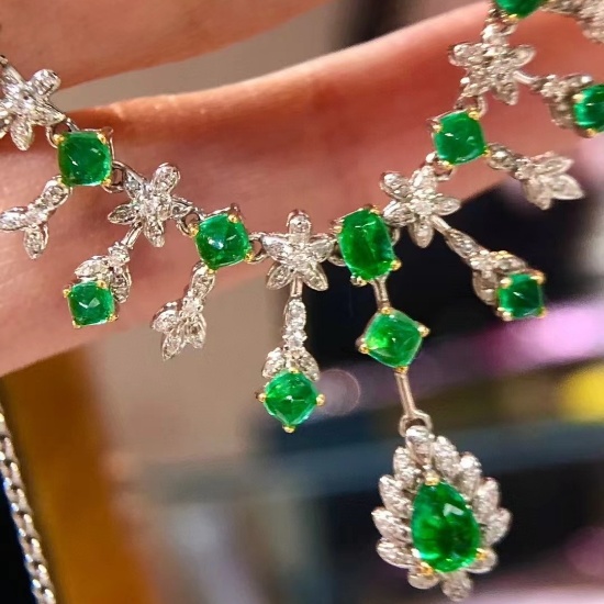14k Gold 6.02 Ct Vivid Green Natural Emerald & Diamond Necklace
