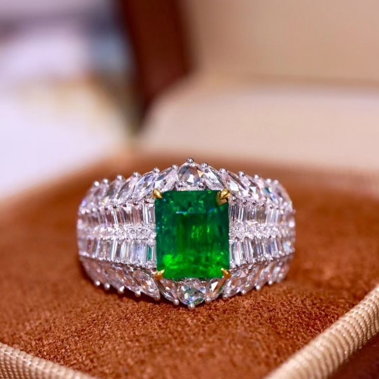 14k Gold 2.75 Ctw Vivid Green Natural Emerald & Diamond Ring
