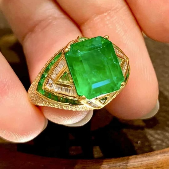 14k Gold 3.63 Ct Vivid Green Natural Emerald & Diamond Ring