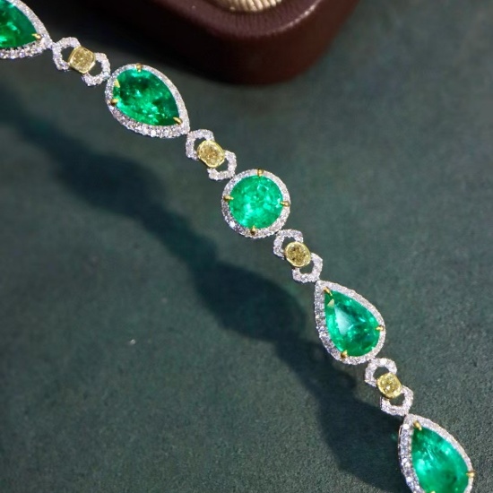 14k Gold 5.09 Ctw Natural Emerald & Diamond Bracelet
