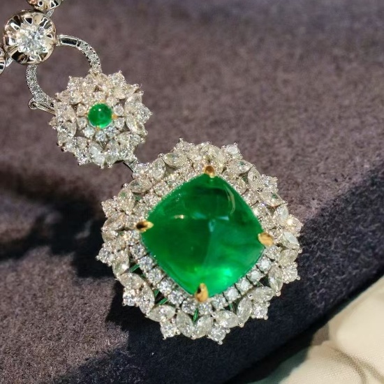 14k Gold 7.33 Ctw Vivid Green Natural Emerald & Diamond Pendant( Without Chain )