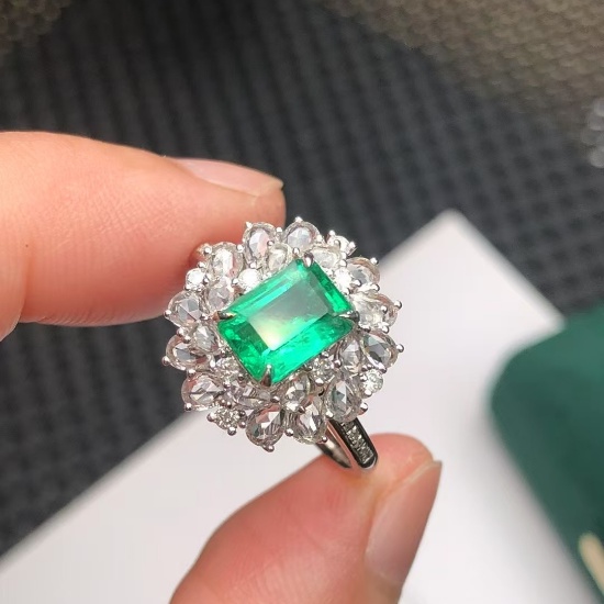 14k Gold 1.6 Ct Natural Emerald & Diamond Ring