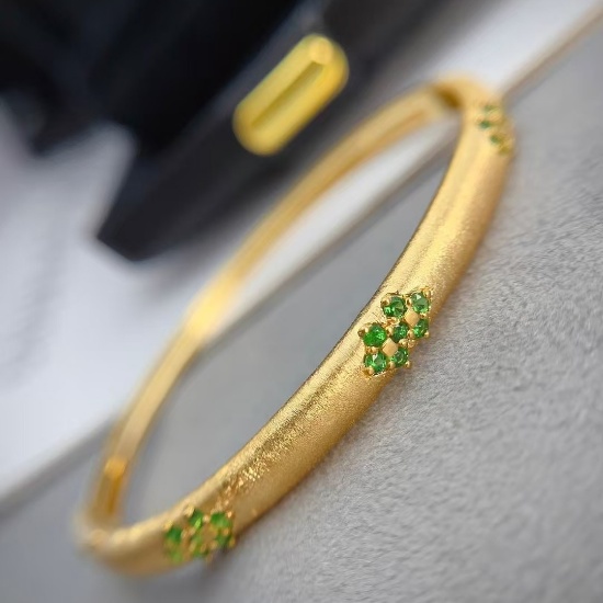 14k Gold 1.00 Ct Natural Tsavorite Bangle