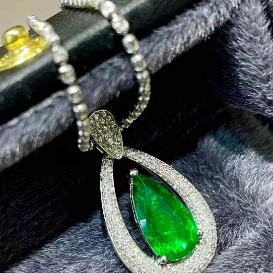 14k Gold 2 Ct Vivid Green Natural Emerald & Diamond Pendant( Without Chain )