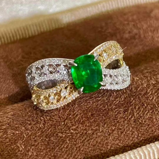 14k Gold 0.9 Ct Vivid Green Natural Emerald & Diamond Ring