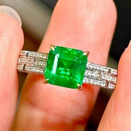 14k Gold 1.8 Ct Vivid Green Natural Emerald & Diamond Ring