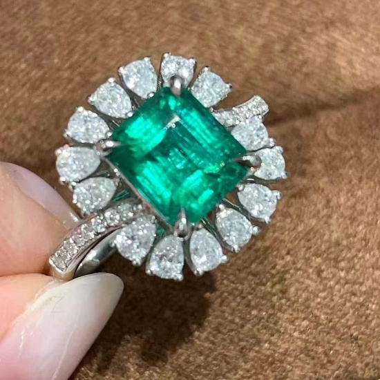 14k Gold 1.8 Ct Natural Emerald & Diamond Ring