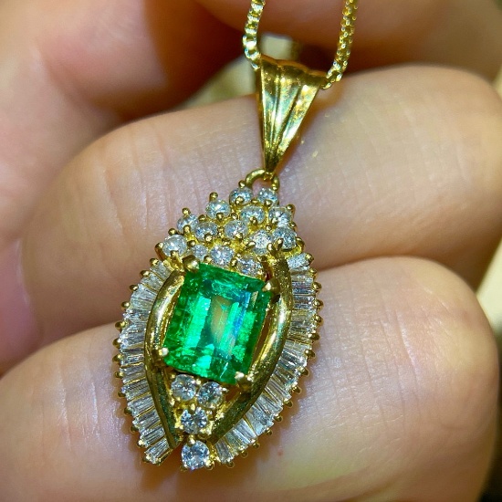 14k Gold 2.02 Ctw Vivid Green Natural Emerald & Diamond Pendant( Without Chain )