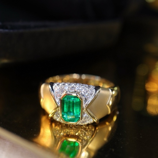 14k Gold 0.85 Ctw Vivid Green Natural Emerald & Diamond Ring