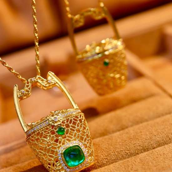 14k Gold 1.23 Ctw Vivid Green Natural Emerald & Diamond Pendant( Without Chain )