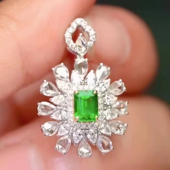 14k Gold 1.85 Ctw Natural Emerald & Diamond Pendant( Without Chain )