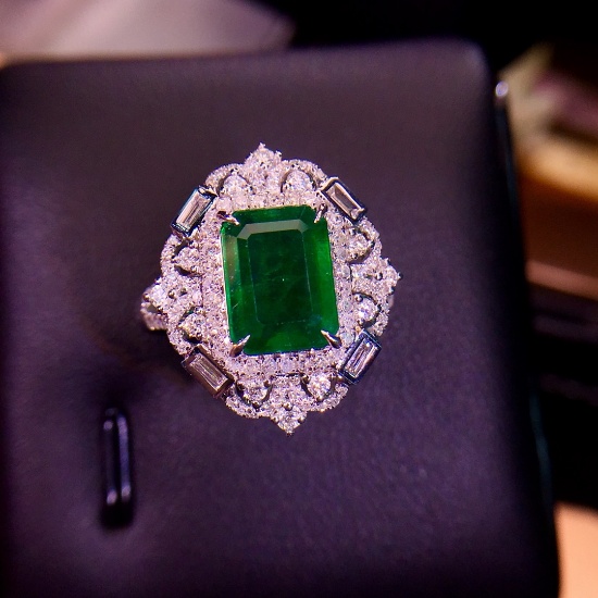 14k Gold 2.33 Ct Vivid Green Natural Emerald & Diamond Ring