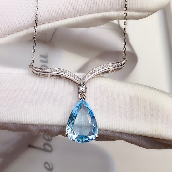 14k Gold 2.32 Ct Natural Aquamarine & Diamond Necklace
