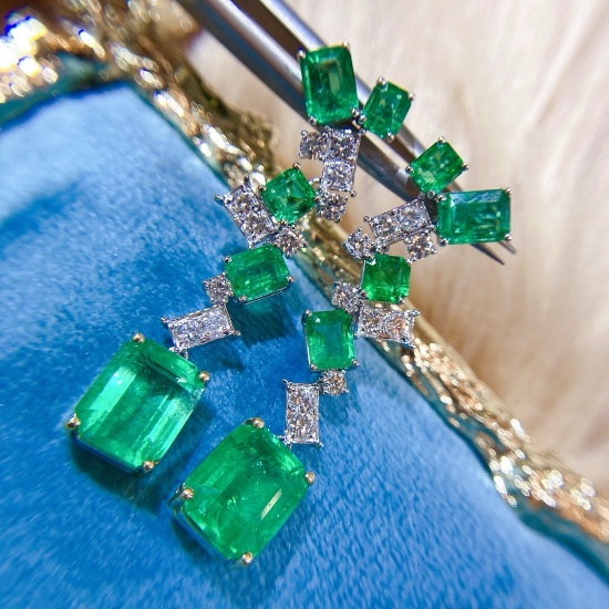 14k Gold 2.55 Ctw Vivid Green Natural Emerald & Diamond Earrings