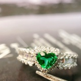 14k Gold 0.64 Ctw Vivid Green Natural Emerald & Diamond Ring
