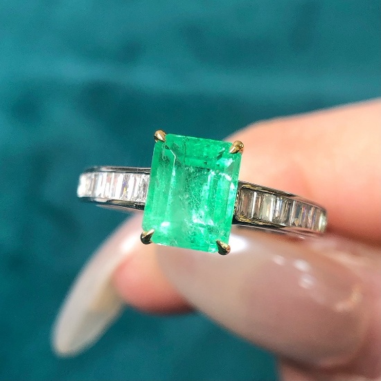 14k Gold 1.73 Ctw Intense Green Natural Emerald & Diamond Ring