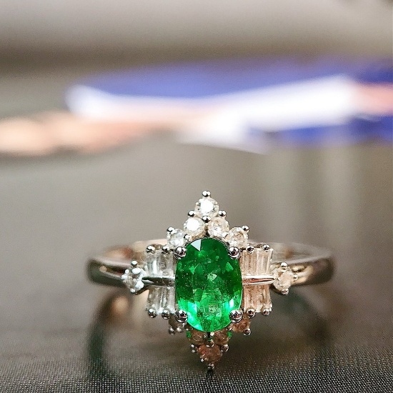 14k Gold 0.59 Ctw Vivid Green Natural Emerald & Diamond & Cocktail Ring