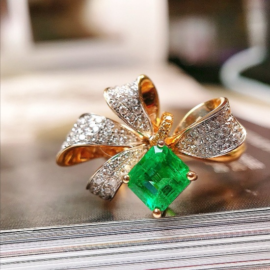 14k Gold 1.20 Ctw Vivid Green Natural Emerald & Diamond & Butterfly Ring