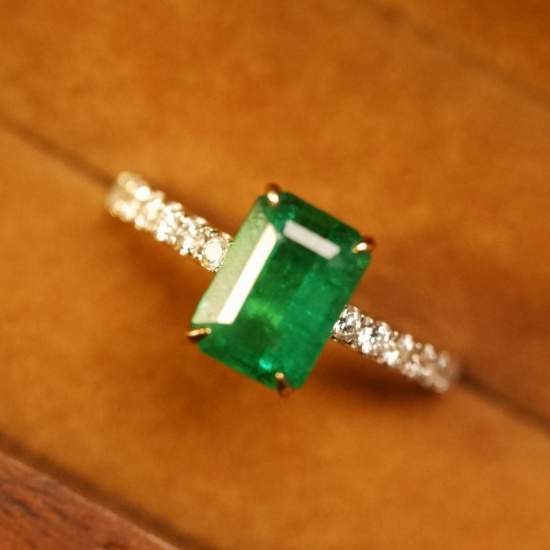 14k Gold 1.91 Ct Natural Emerald & Diamond & Solitaire Ring