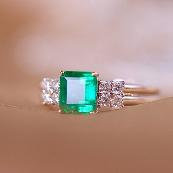 14k Gold 1.58 Ctw Vivid Green Natural Emerald & Diamond Ring