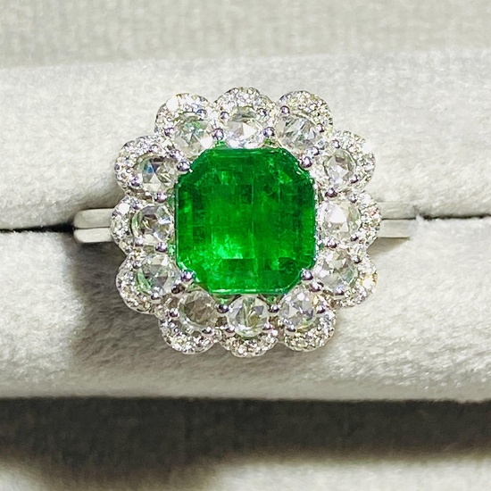 14k Gold 1.99 Ctw Vivid Green Natural Emerald & Diamond & Cocktail Ring