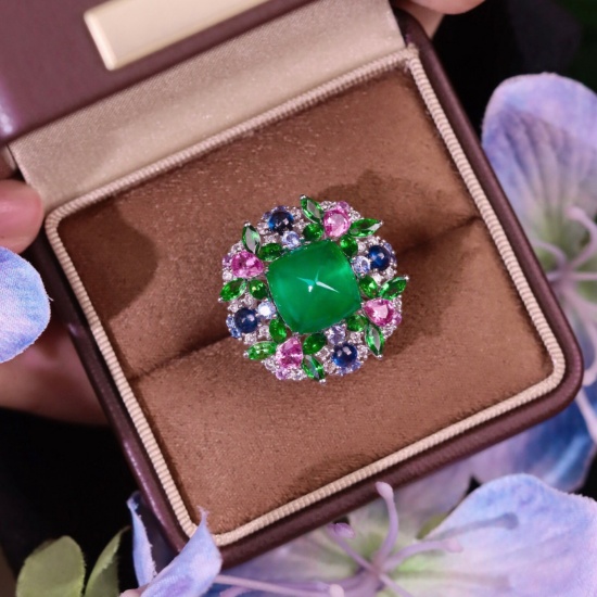 14k Gold 8.04 Ctw Vivid Green Natural Emerald & Diamond Ring