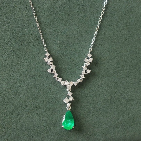 14k Gold 0.86 Ctw Vivid Green Natural Emerald & Diamond Necklace