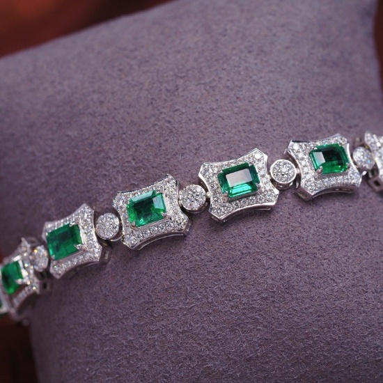 14k Gold 7.32 Ctw Vivid Green Natural Emerald & Diamond Bracelet