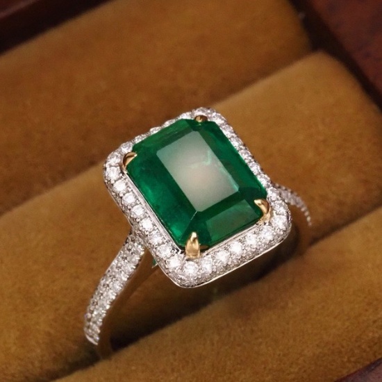 14k Gold 3.67 Ctw Vivid Green Natural Emerald & Diamond Ring