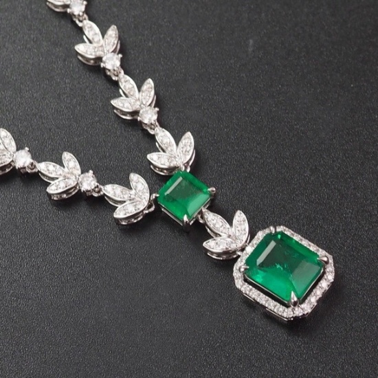 14k Gold 5.49 Ct Vivid Green Natural Emerald & Diamond Necklace