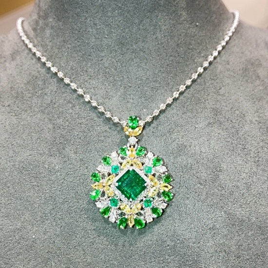 14k Gold 1.34 Ctw Vivid Green Natural Emerald & Diamond Pendant