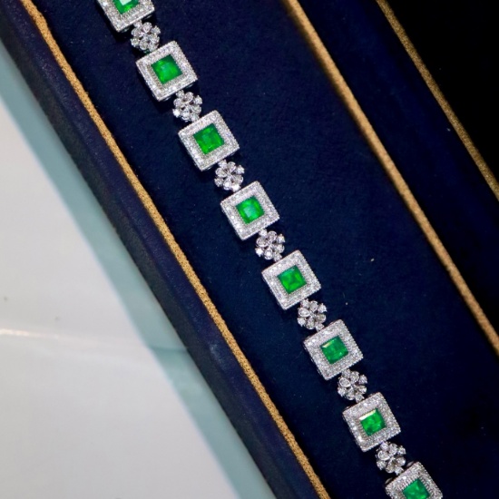 14k Gold 4.89 Ctw Vivid Green Natural Emerald & Diamond Bracelet